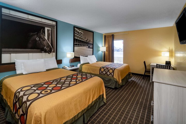 2 Queen Beds (6 of 12)