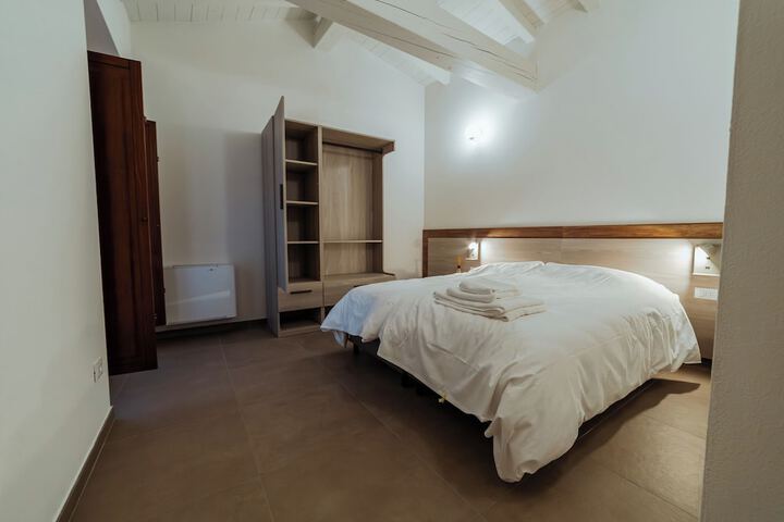 Room 5 of 30