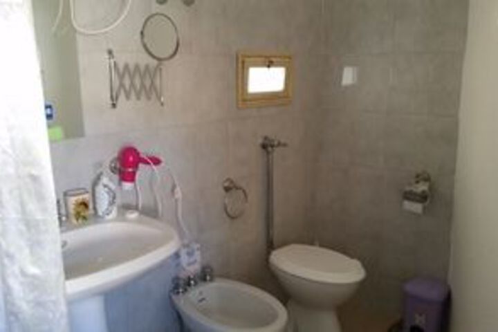 Room 3 of 49