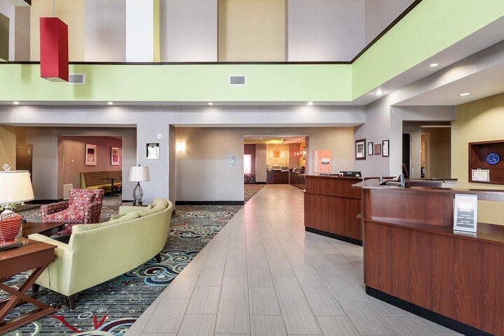 Entrance & Lobby
