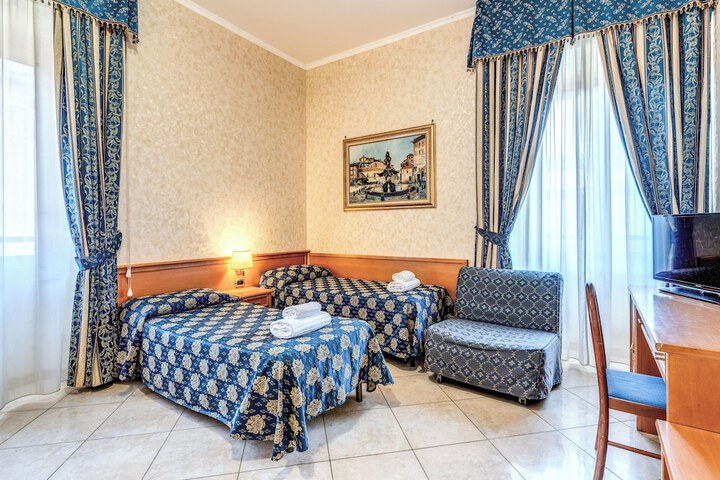Room 18 of 37