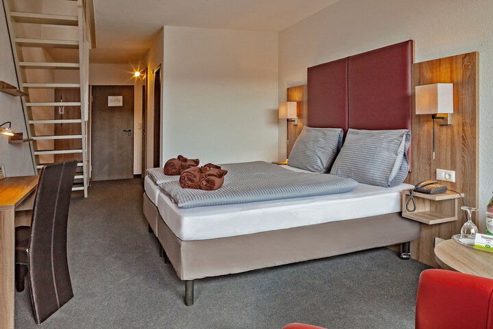 Room 13 of 70