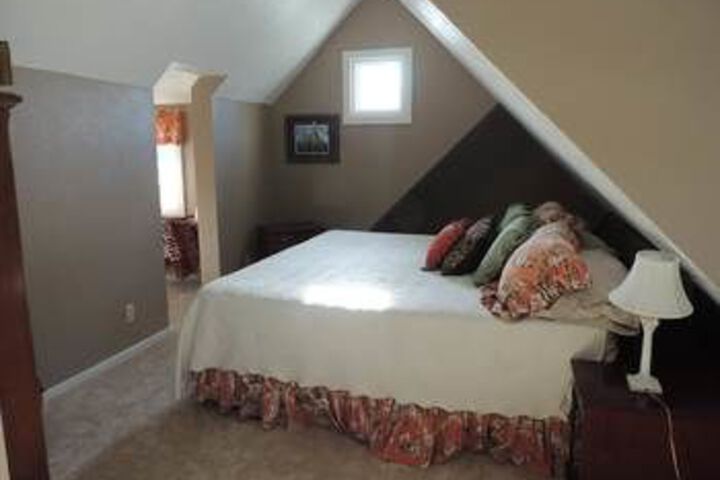 Room 6 of 18