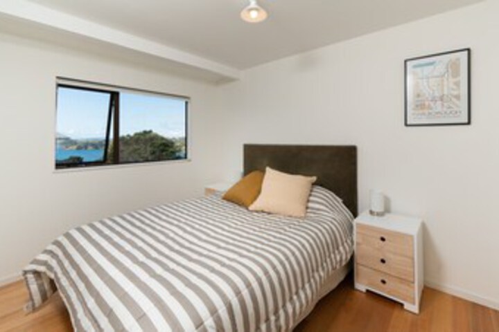 Room 10 of 18