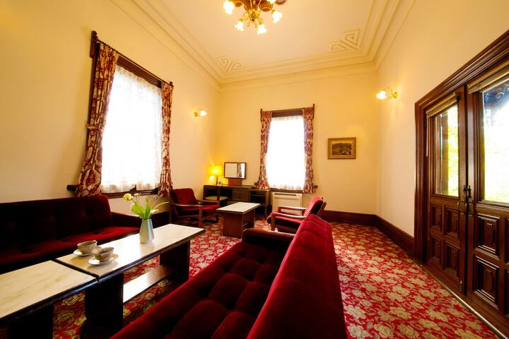 Room 4 of 38