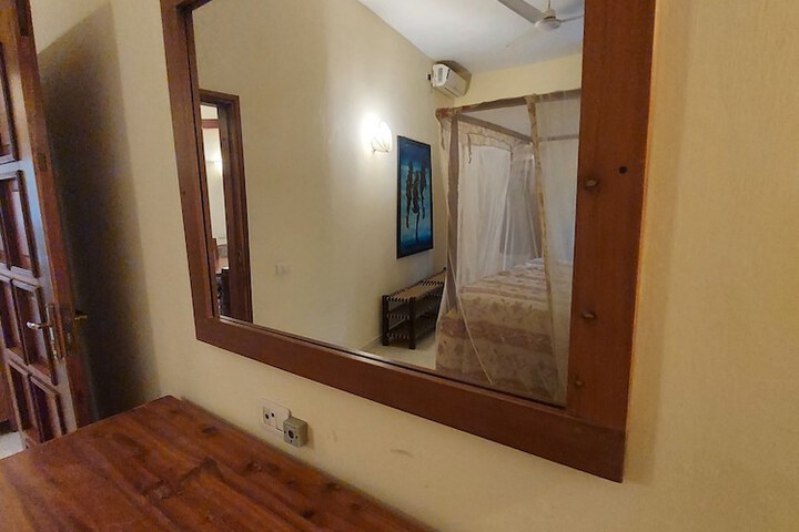 Room 8 of 32