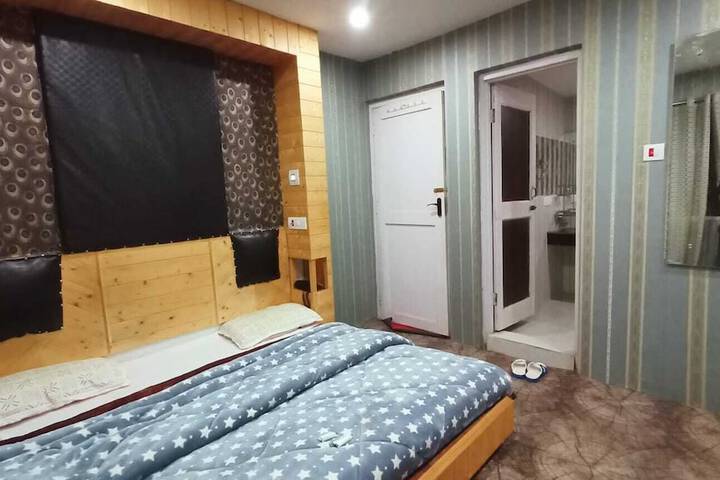 Room 2 of 35