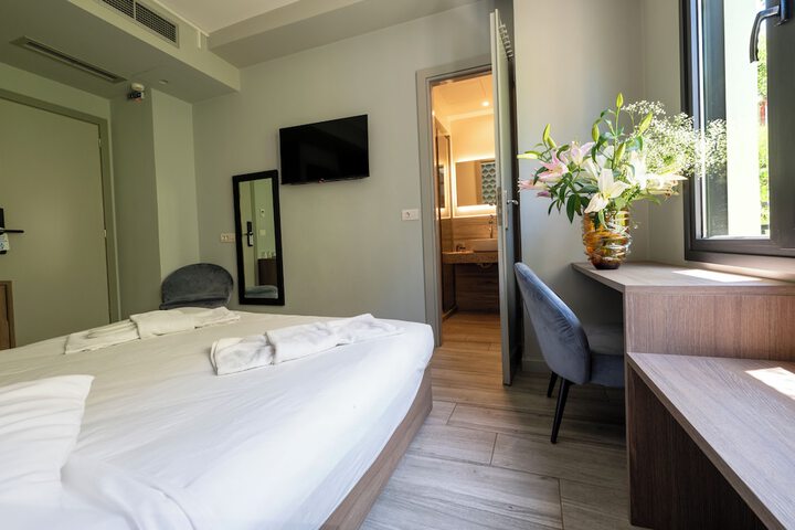 Room 50 of 200