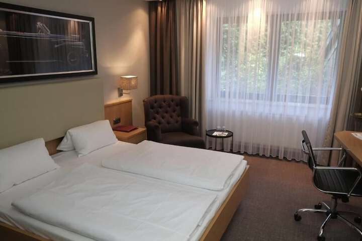 Room 11 of 36