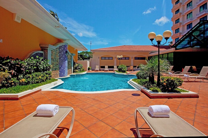 Pool Hotel