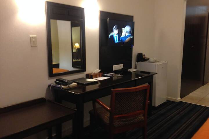 Room 10 of 40