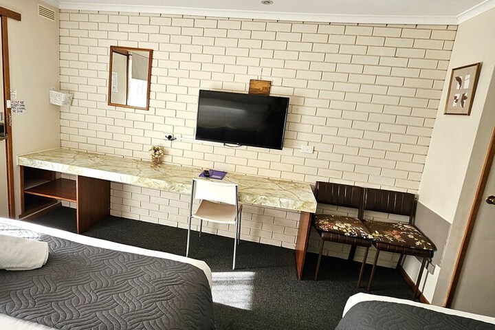 Room 12 of 37