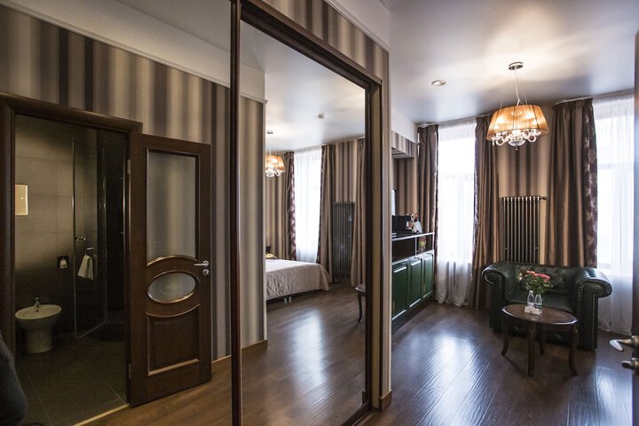 Room 9 of 52