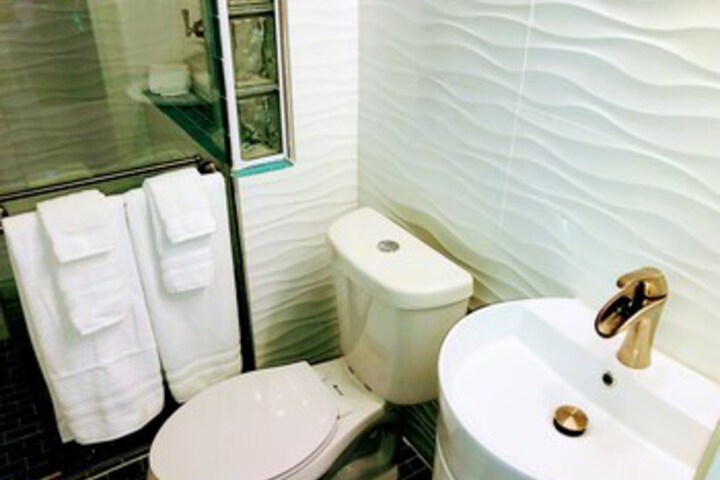 Room 8 of 48