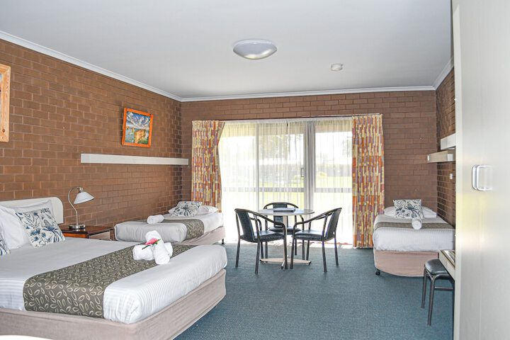 Room 30 of 99