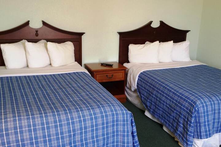Family Room 2 Double Beds (6 of 10)