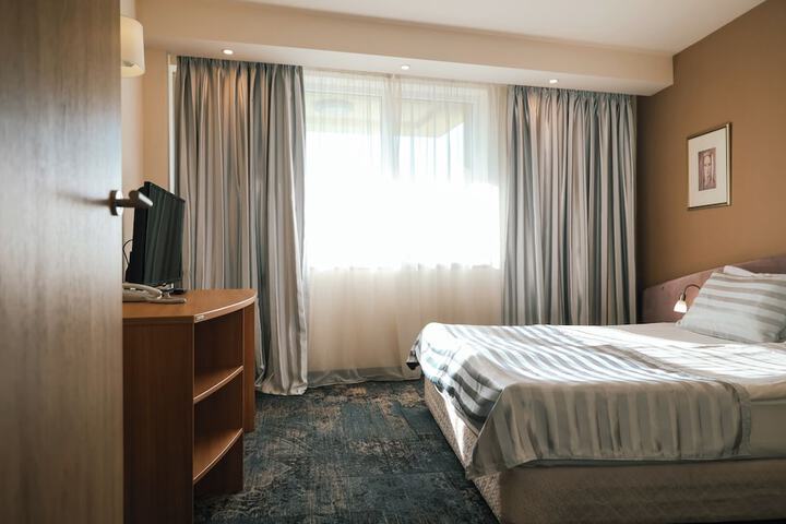 Room 11 of 64