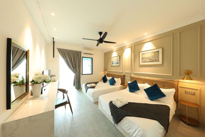 Room 9 of 47