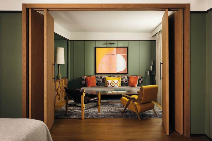 Room 42 of 83