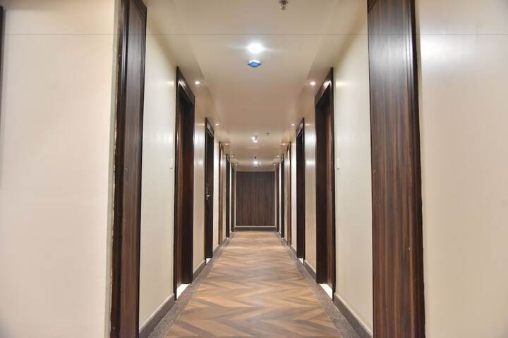 Ballroom/Hall 29 of 31