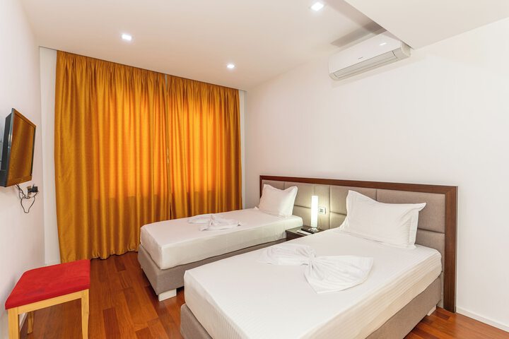 Room 25 of 63