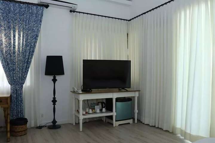Room 16 of 49