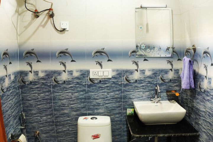Room 15 of 33