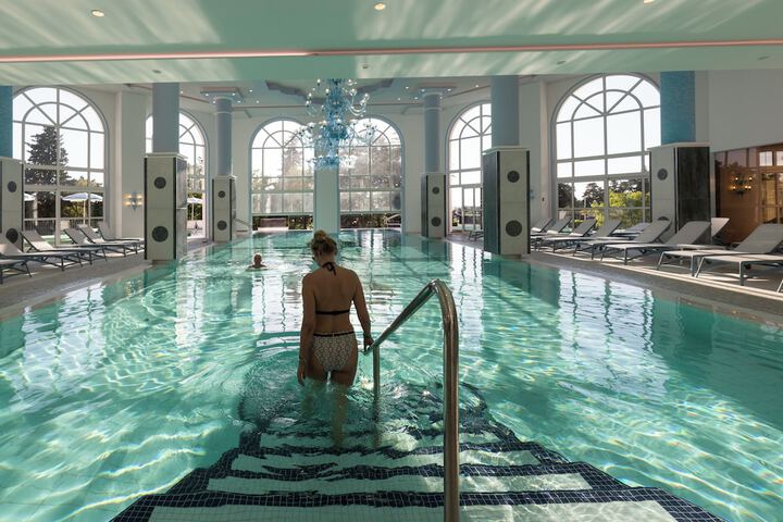 Hotel with Pool