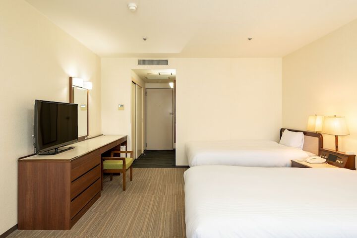 Room 8 of 33