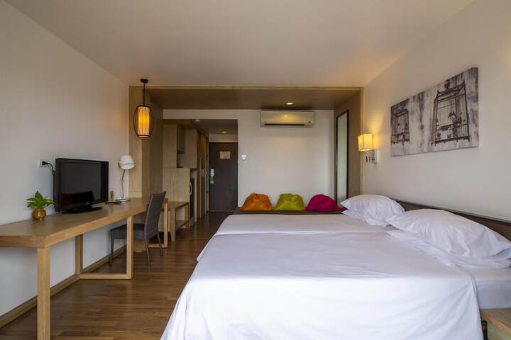 Room 33 of 118
