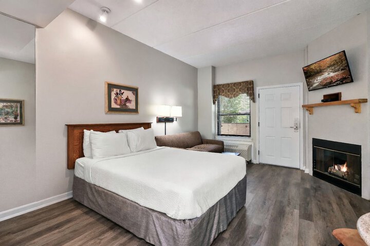 Room 34 of 105