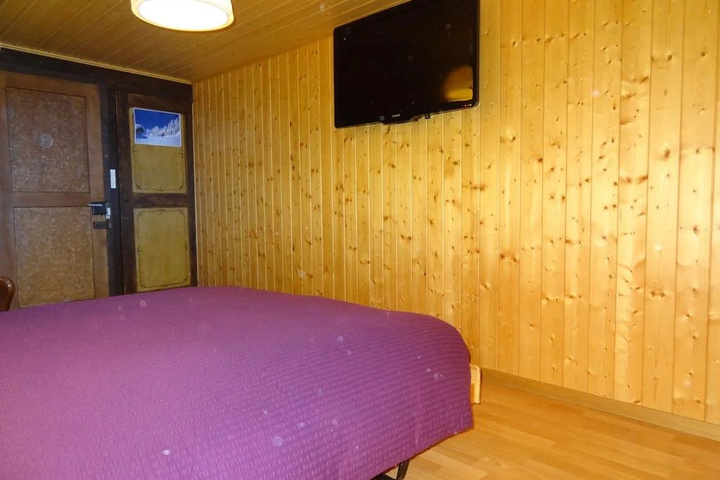 Room 5 of 10