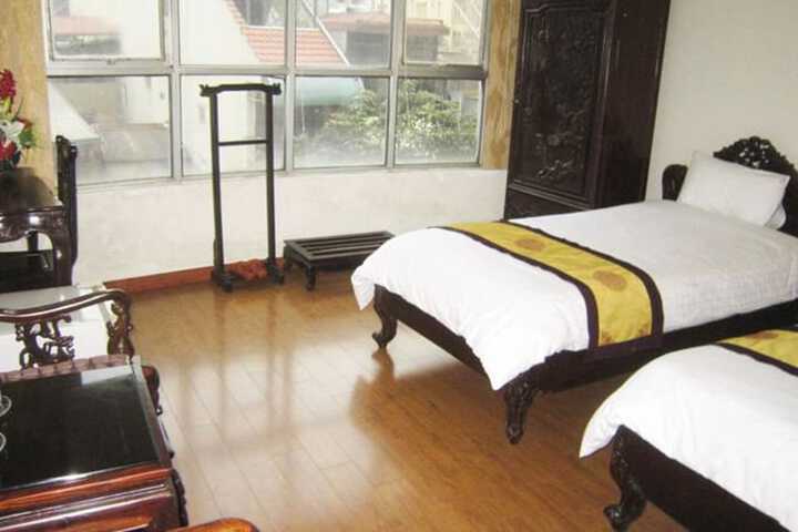 Room 11 of 38