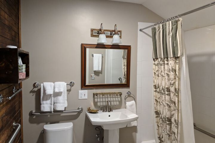 Room 32 of 49