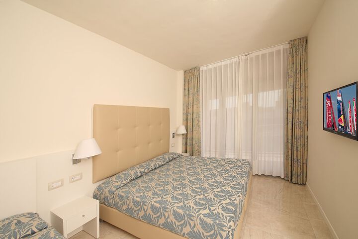 Room 28 of 99