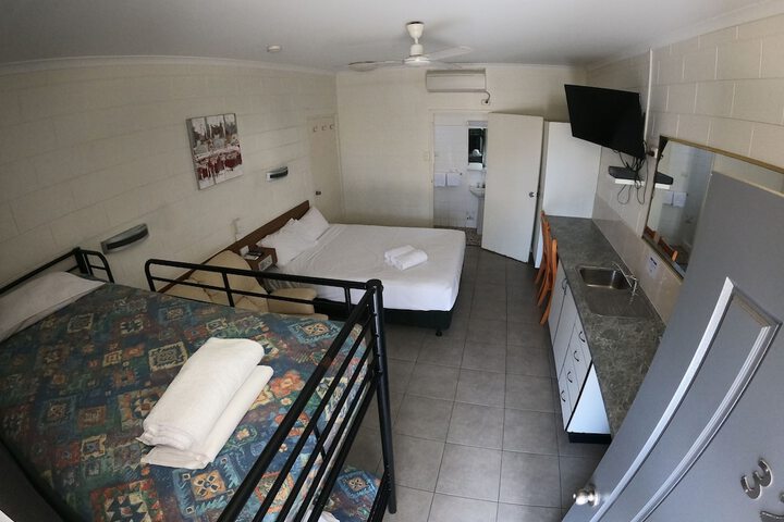 Room 3 of 7