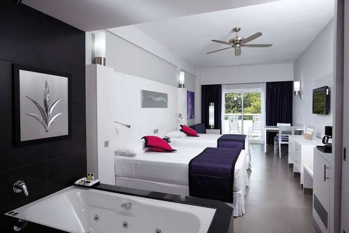 Room 10 of 105