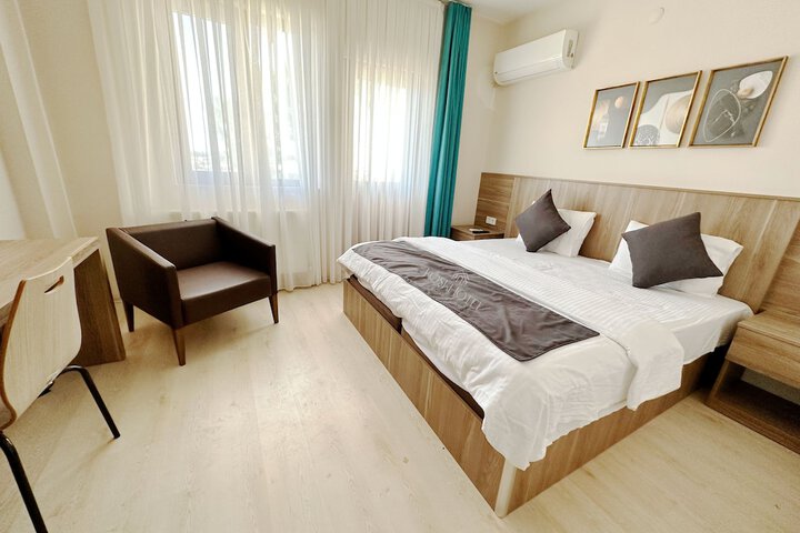 Room 5 of 27