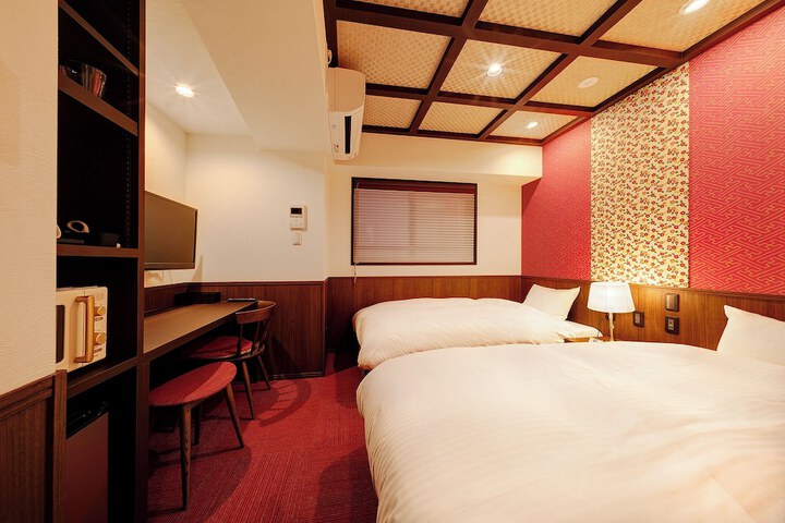 Room 35 of 66