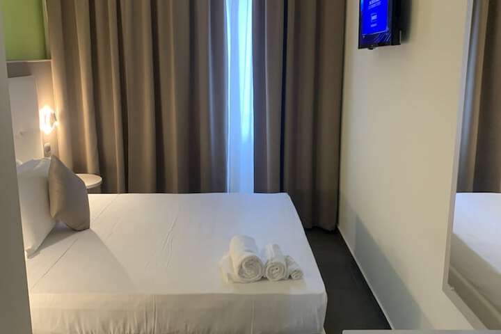 Room 10 of 71