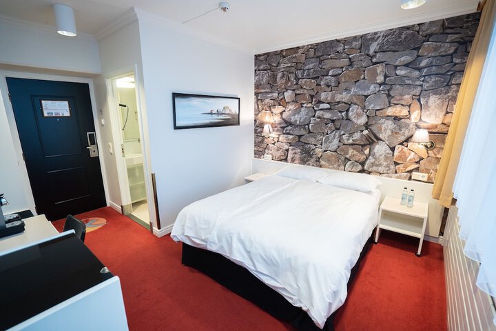 Room 16 of 123