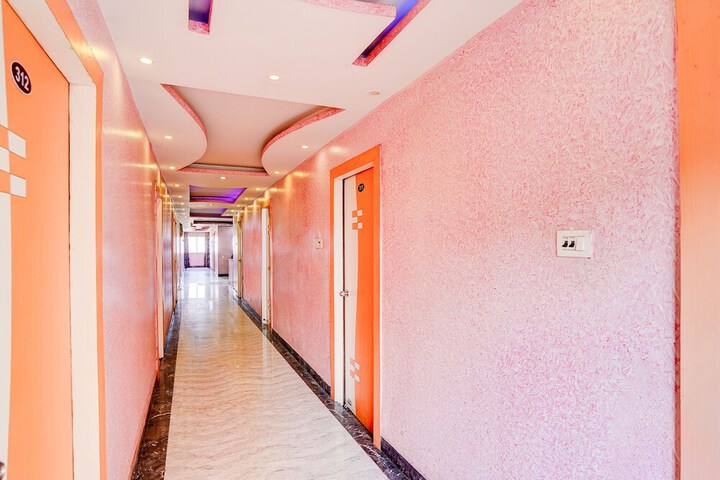 Room 25 of 37