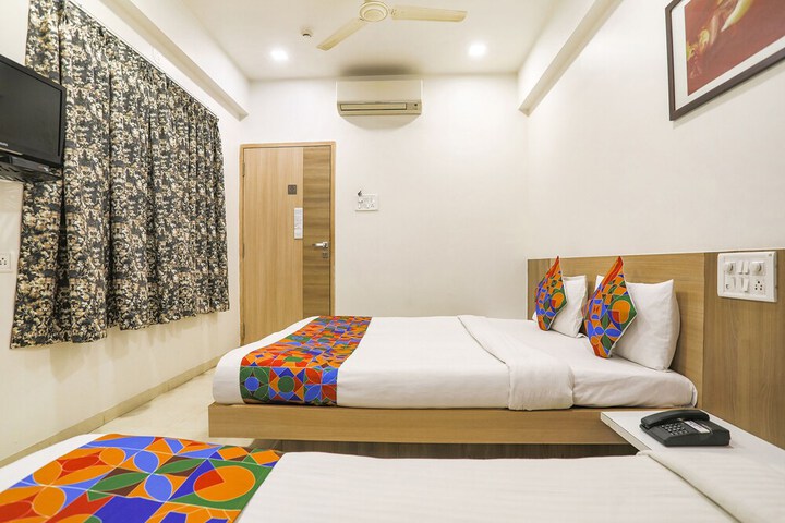 Room 27 of 40