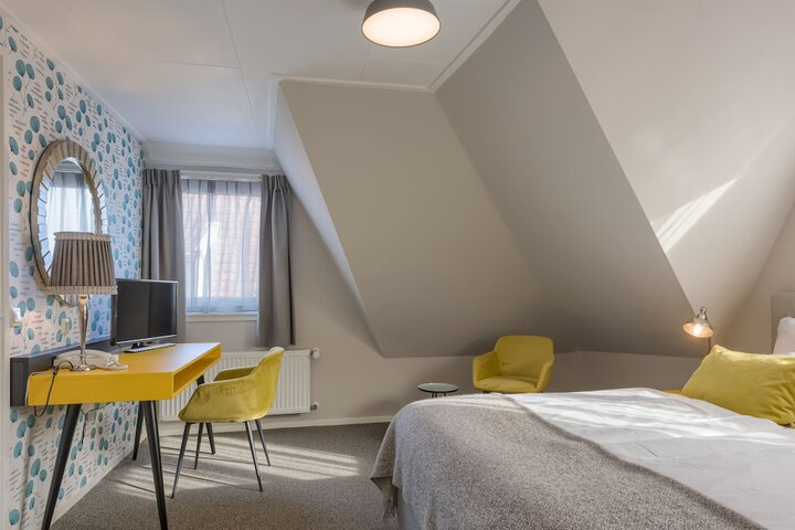 Room 10 of 49