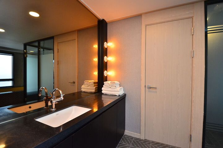 Room 44 of 62