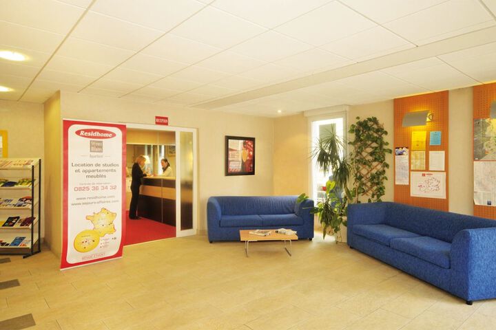 Entrance & Lobby