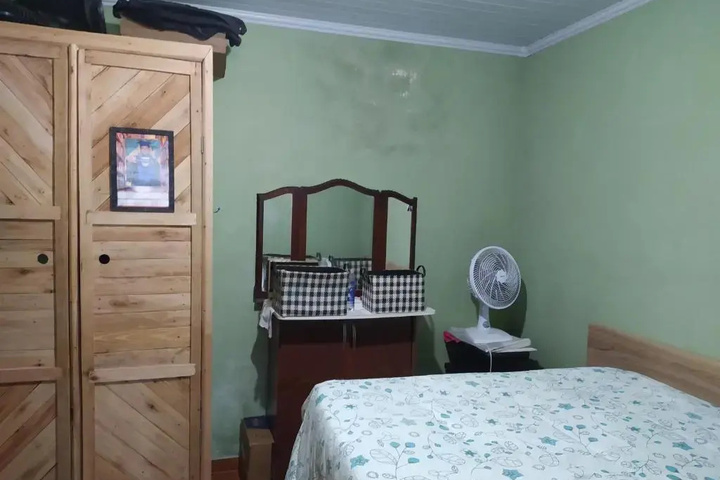Room 2 of 10
