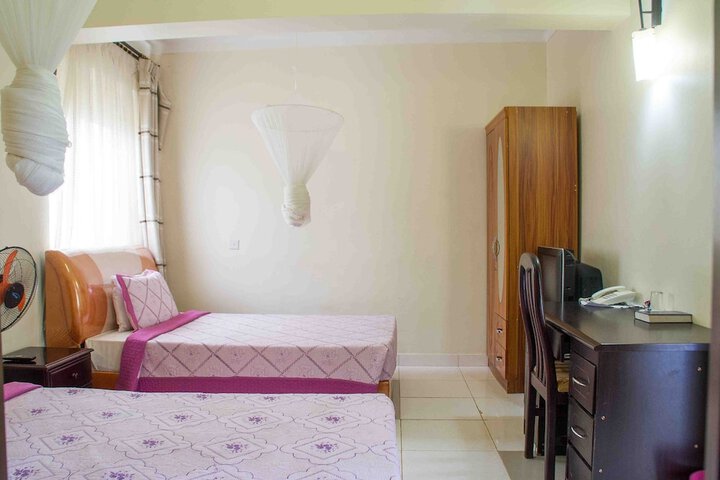 Room 9 of 21