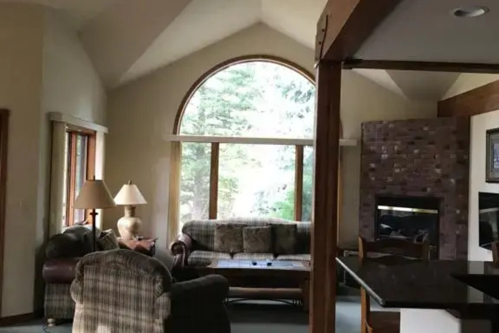 Room 4 of 6