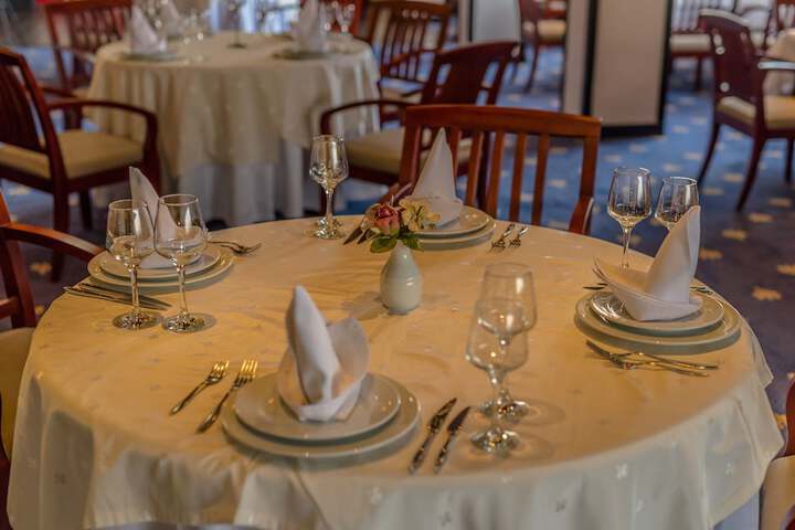 Dining 55 of 70